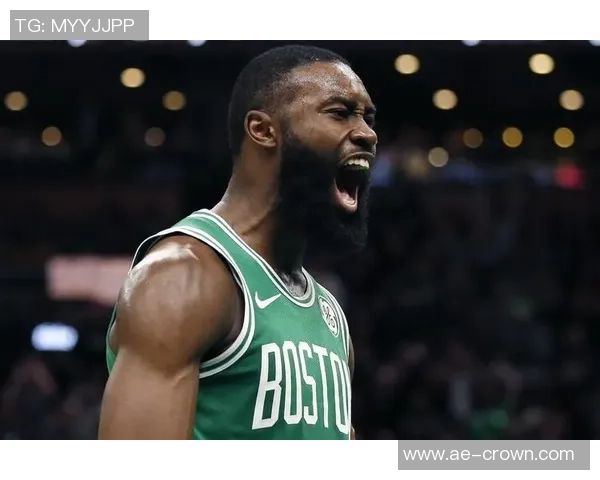 杰伦布朗半场表现平平7投3中三分命中率高但仅得8分助力球队需更努力