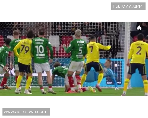 C罗小腿射门破门助球队领先菲利克斯策动科曼完美助攻展现默契 C罗小腿射门破门助球队领先菲利克斯策动科曼完美助攻展现默契