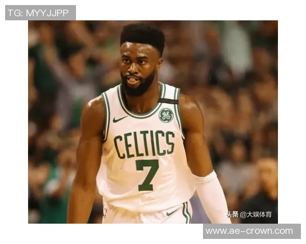 杰伦布朗首节表现抢眼8投5中贡献12分2篮板3助攻助力球队连连得分