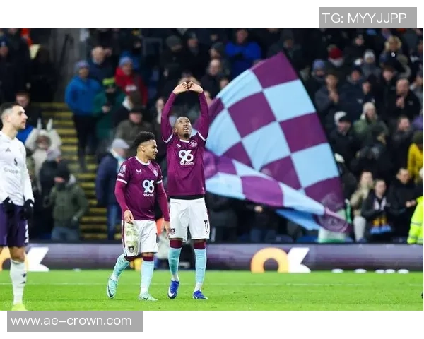 英超年度最佳阵容揭晓曼城新三叉戟携手B费赖斯与范戴克共襄盛举 英超年度最佳阵容揭晓曼城新三叉戟携手B费赖斯与范戴克共襄盛举